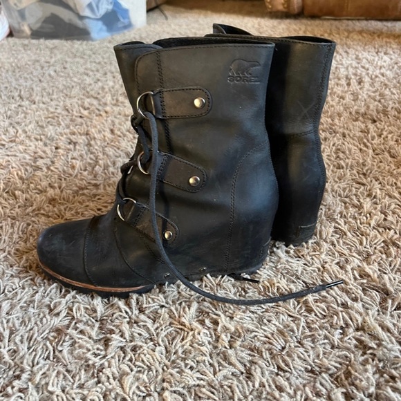 Women’s Sorel boots - Picture 2 of 3